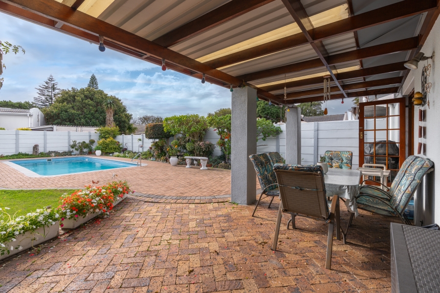 4 Bedroom Property for Sale in Edgemead Western Cape